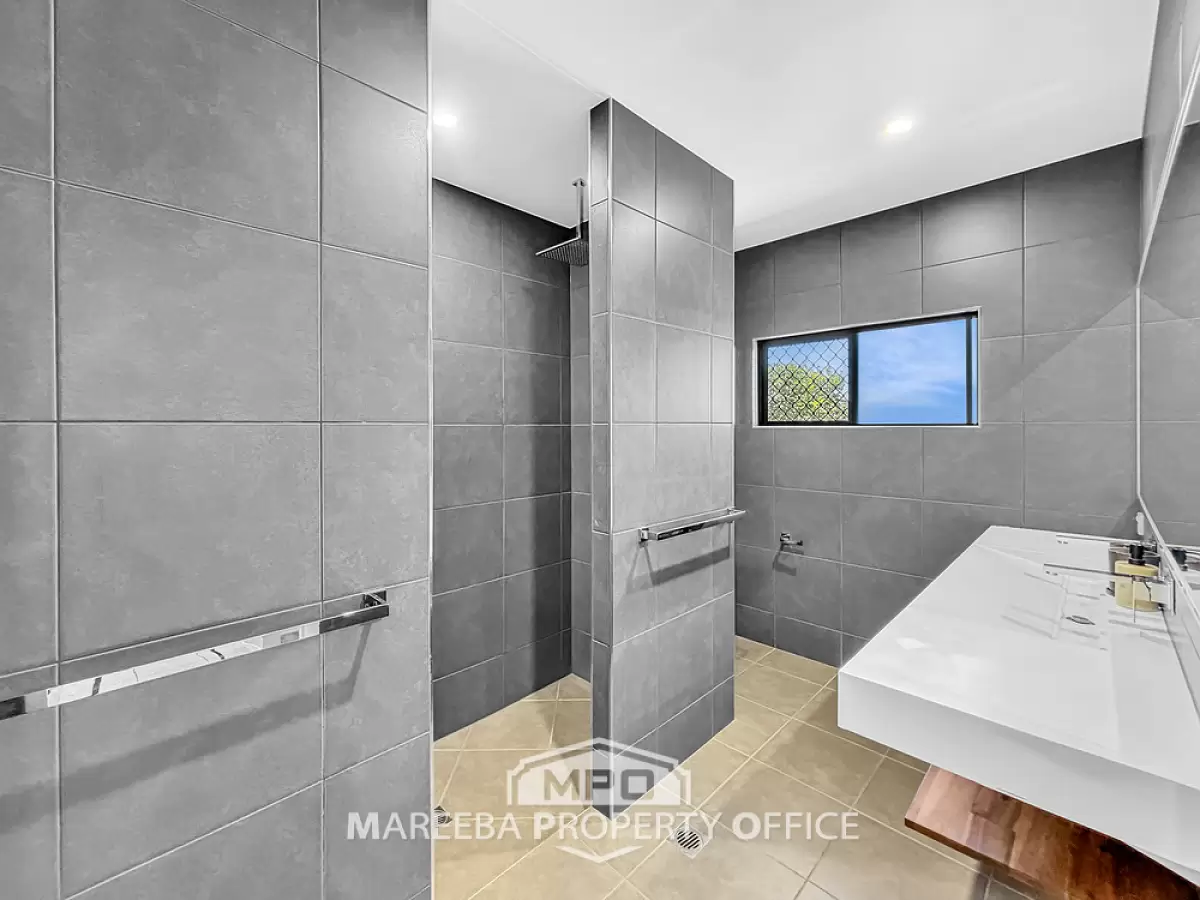 19 Godwin Drive, Mareeba, QLD, Mareeba - Thumbnail 5