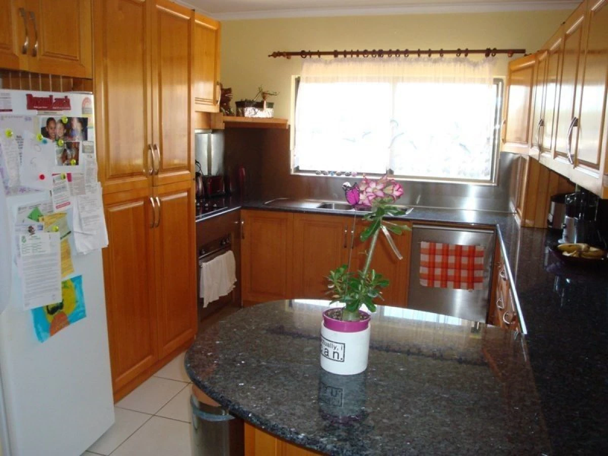 6 Haines Close, Mareeba, QLD, Mareeba - Thumbnail 4
