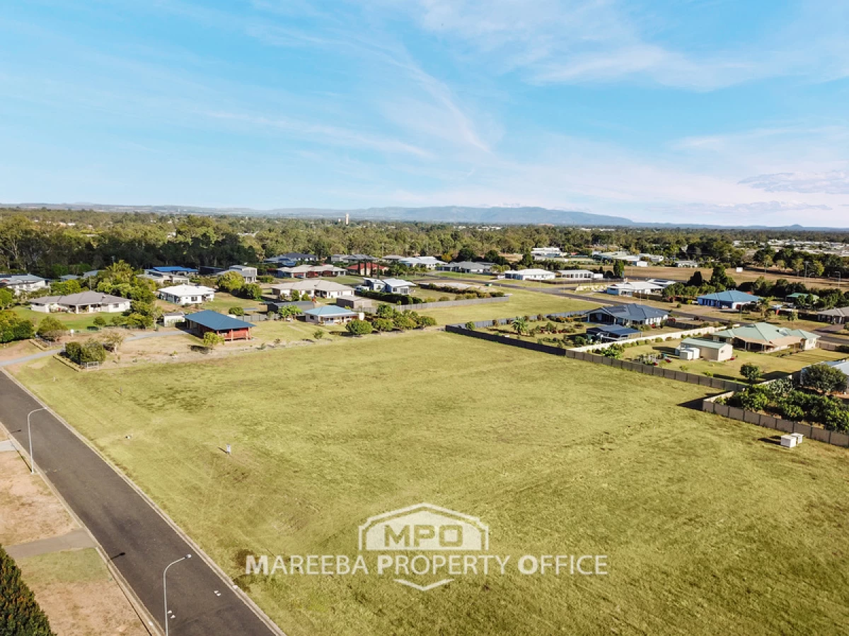 15 Parklands Circuit, Mareeba, QLD, Mareeba - Thumbnail 4
