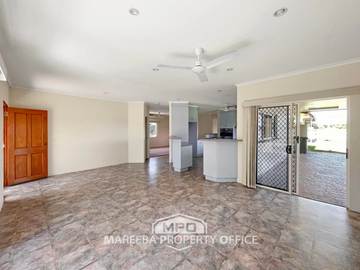 11 Ceola Drive, Mareeba, QLD, Mareeba - Thumbnail 3
