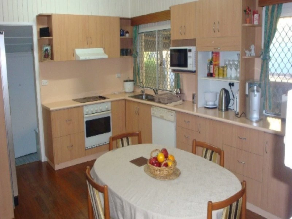 27 Robins Street, Mareeba, QLD, Mareeba - Thumbnail 3