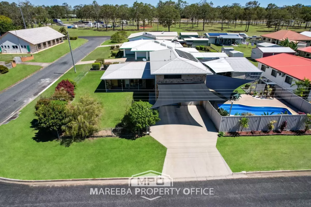 12 Donlen Street, Mareeba, QLD, Mareeba - Thumbnail 2